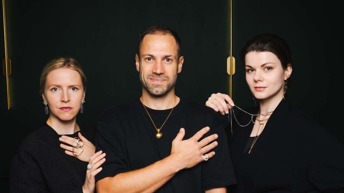 Šperkaři Tereza Otáhalíková, Anežka Juhová a Zbyněk Krulich Šperkaři Tereza Otáhalíková, Anežka Juhová a Zbyněk Krulich