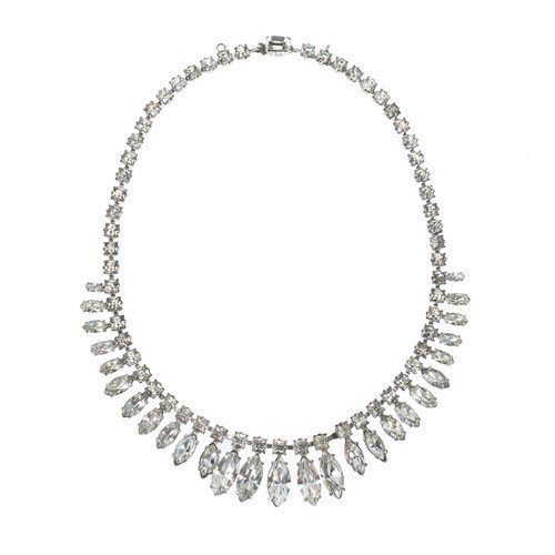 Diamantový náhrdelník se zapínáním nosila herečka Lana Turner v muzikálu Veselá vdova