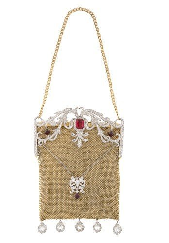 Zlatá pletená dámská kabelka s imitací diamantů a rubínů. Ve filmu Valentino ji měla herečka Kathryn Givney