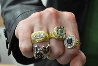 Nakradli šperky za 2 miliony! Sběratel cenností si přivedl v Ostravě zloděje až do domu
