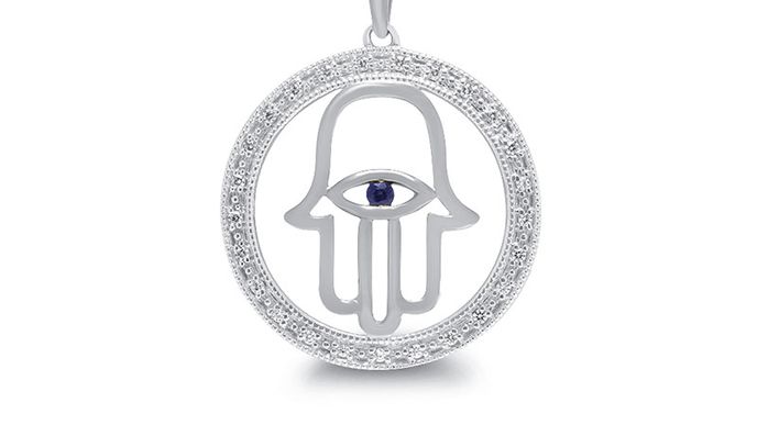 Náhrdelník ve tvaru ruky se safírem Hamsa, eppi.cz, 12 200 Kč Náhrdelník ve tvaru ruky se safírem Hamsa, eppi.cz, 12 200 Kč
