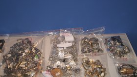 Z dvaceti kilo ukradených šperků za 230 tisíc zajistili policisté většinu
