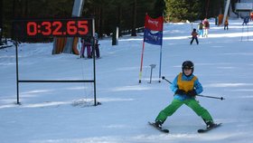 Na Šumavě začíná lyžařská sezona: Vleky se rozjedou ve čtvrtek, do 15. prosince se platí méně 