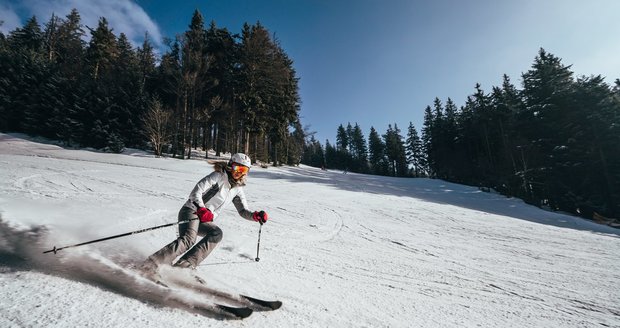Na šumavském Špičáku začíná lyžařská sezóna.