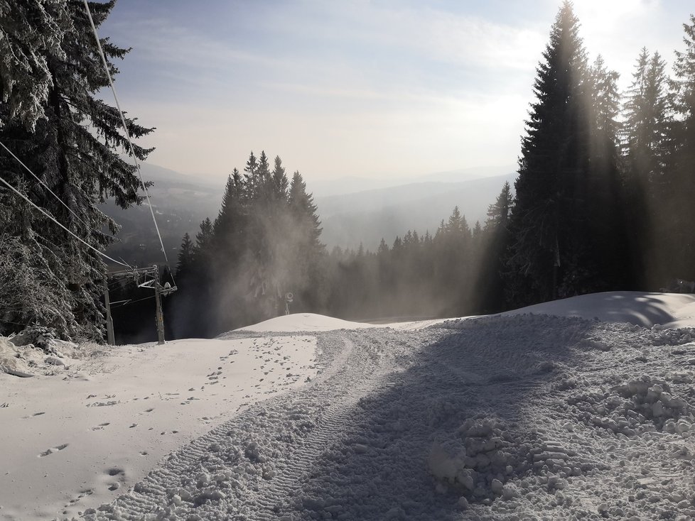 Na šumavském Špičáku začíná lyžařská sezóna.
