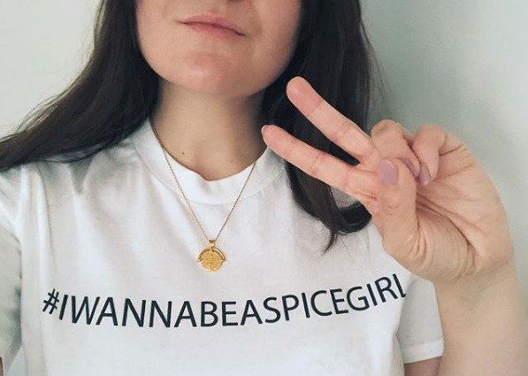 Tričkem Spice Girls se pochlubila na Instagramu spousta lidí mezi nimi i celebrity.