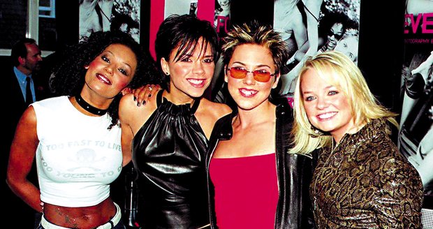 Zleva Mel B, Victoria Beckham, Mel C a Emma Bunton v době největší slávy Spice Girls, nyní už jsou z nich několikanásobné maminky. Nejnovější přírůstek hlásí Emma Bunton
