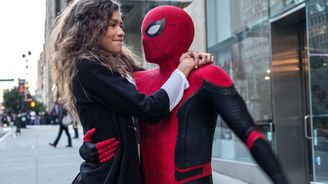 Česko jako Benátky na LSD. Nový Spider-Man dělá reklamu Praze a ukazuje víc nápadů než všichni Avengers dohromady