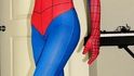Je pátek, je čas na... Sexy dívky v kostýmu Spider-Mana!