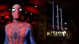 Zloděj »Spider-Man« vykradl 14 domácností: Do bytů lezl po hromosvodech nebo ze střechy