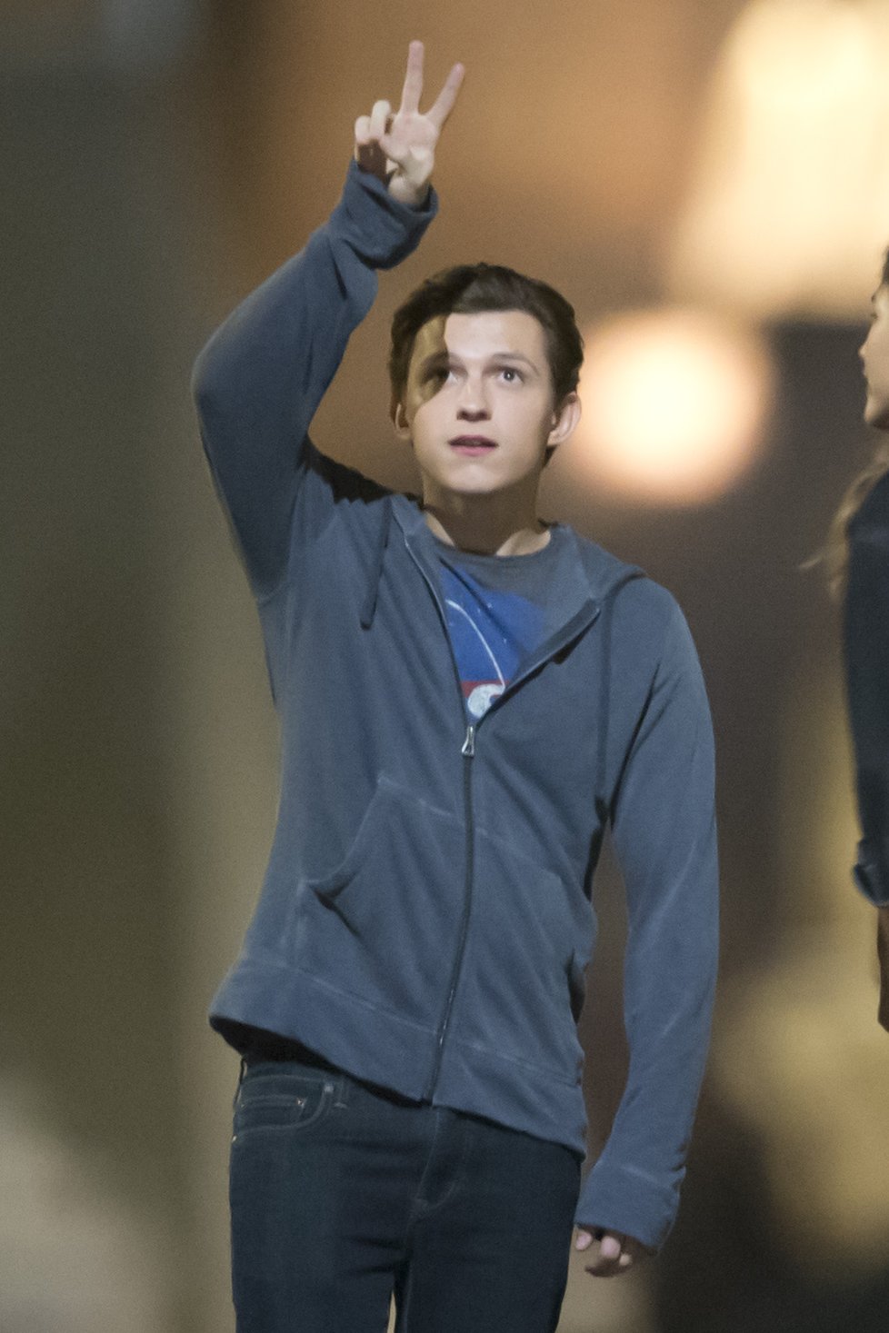 Tom Holland a zpěvačka Zendaya na natáčení Spider-Mana v Praze