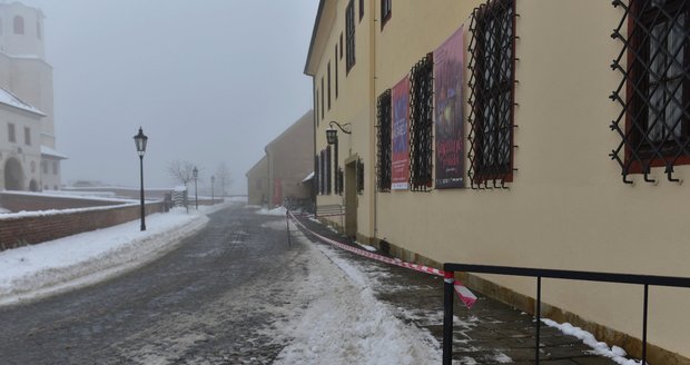 Vstup na Špilberk je momentálně kvůli padajícímu sněhu omezen.