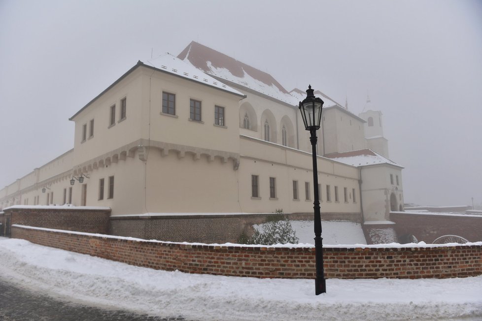 Vstup na Špilberk je momentálně kvůli padajícímu sněhu omezen.