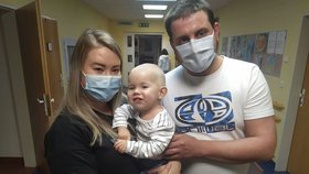 Arturek s rodiči při kontrole v Dětské nemocnici v Brně.