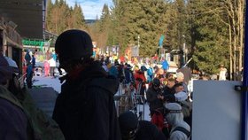 Velké fronty ve Špindlu. (18. 12. 2021)