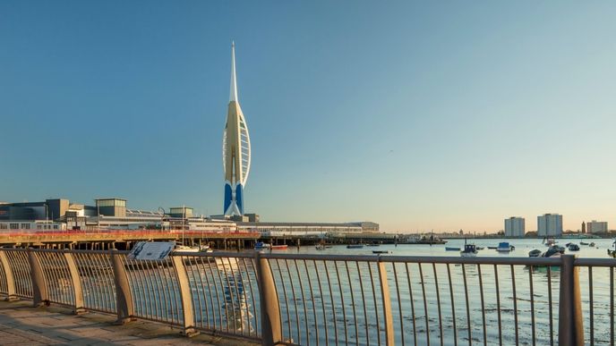 170 m vysoká vyhlídková věž Spinnaker Tower