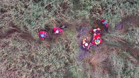 Slavný spisovatel se vydal na procházku a uvízl v bažině: Záchranáři ho našli díky dronu!