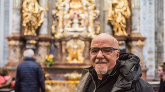 Coelho přijel do Prahy oslavit milion prodaných knih, navštívil Jezulátko 