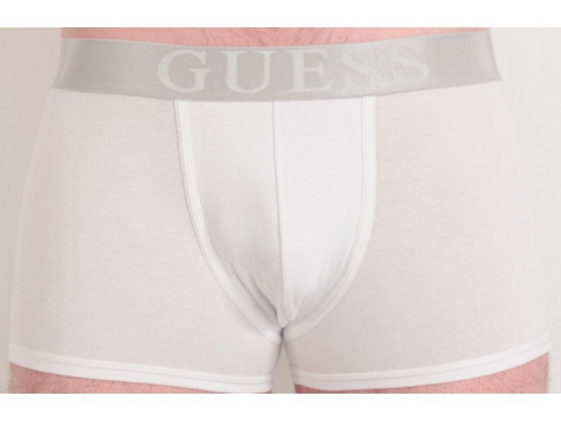 Pánské luxusní boxerky GUESS jsou dodávany v luxusní stříbrné GUESS UNDERWEAR krabičce, 480 Kč