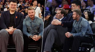 Beckham vedle basketbalového obra Minga: David a Goliáš Beckham vedle basketbalového obra Minga: David a Goliáš