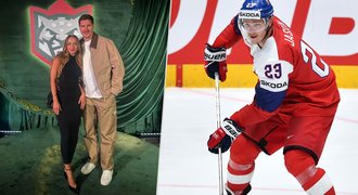 Hokejový vyvrhel Jaškin ohromil přítelkyni: Prsten za statisíce Hokejový vyvrhel Jaškin ohromil přítelkyni: Prsten za statisíce