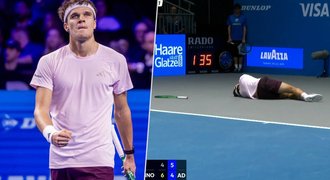 Menšík polekal fanoušky: Děsivá rána do hlavy! Menšík polekal fanoušky: Děsivá rána do hlavy!