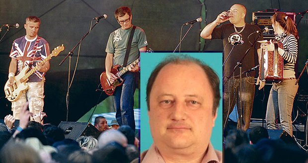 Policie zasahovala na koncertu Tří sester: Podle šéfa Slavie se tam ukrýval hledaný finančník Radil.