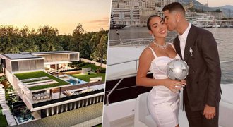Detaily tajné svatby Ronalda a Georginy: Skromný obřad v obýváku! Detaily tajné svatby Ronalda a Georginy: Skromný obřad v obýváku!