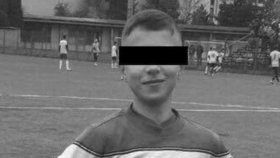 Denis (†14) zemřel během fotbalového zápasu.