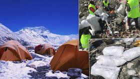 Hory odpadků a 8000 kilo exkrementů: Po horolezcích na Everestu zůstává obří nepořádek