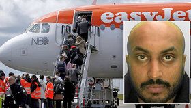 Pasažér EasyJet nahlásil bombu na palubě, aby stihl let za snoubenkou