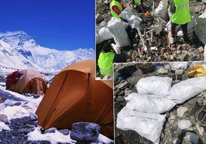 Nepořádek a tuny lidských exkrementů: Dobrovolníci uklízeli odpad po horolezcích na Mt. Everestu.