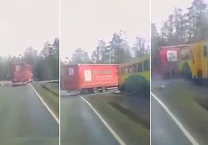 Srážku vlaku a náklaďáku u Příbrami natočila kamera: Podívejte se na šokující záběry!