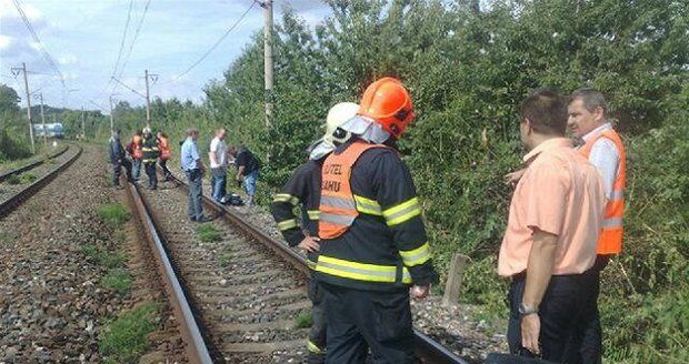 Další tragédie na kolejích: Vlak u Chomutova zabil člověka