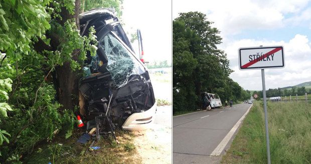 Nehoda autobusu na Kroměřížsku má 9 zraněných! Šofér narazil do stromu