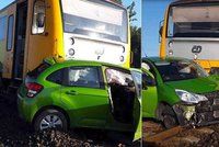 Vlak smetl auto na Olomoucku: Nehoda si vyžádala zranění