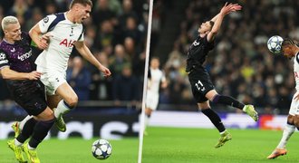 Slávisté byli po prohře s »Kohouty« v LM jako pávi: Lhaní do kapsy Slávisté byli po prohře s »Kohouty« v LM jako pávi: Lhaní do kapsy