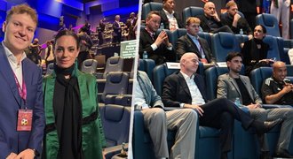 Nedvěd junior na semináři FIFA: Co Wenger, tati? Nedvěd junior na semináři FIFA: Co Wenger, tati?