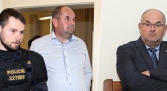 Pravomocný ortel na 5,5 roku! Vrchní soud zamítl odvolání Miroslava Pelty: Jde fakt bručet! Pravomocný ortel na 5,5 roku! Vrchní soud zamítl odvolání Miroslava Pelty: Jde fakt bručet!