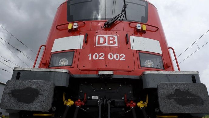 Společnost Škoda Transportation představila 27. června na zkušebním polygonu u Velimi lokomotivu řady Emil Zátopek v designu pro německého železničního dopravce Deutsche Bahn. Lokomotiva dokáže jet až dvousetkilometrovou rychlostí.