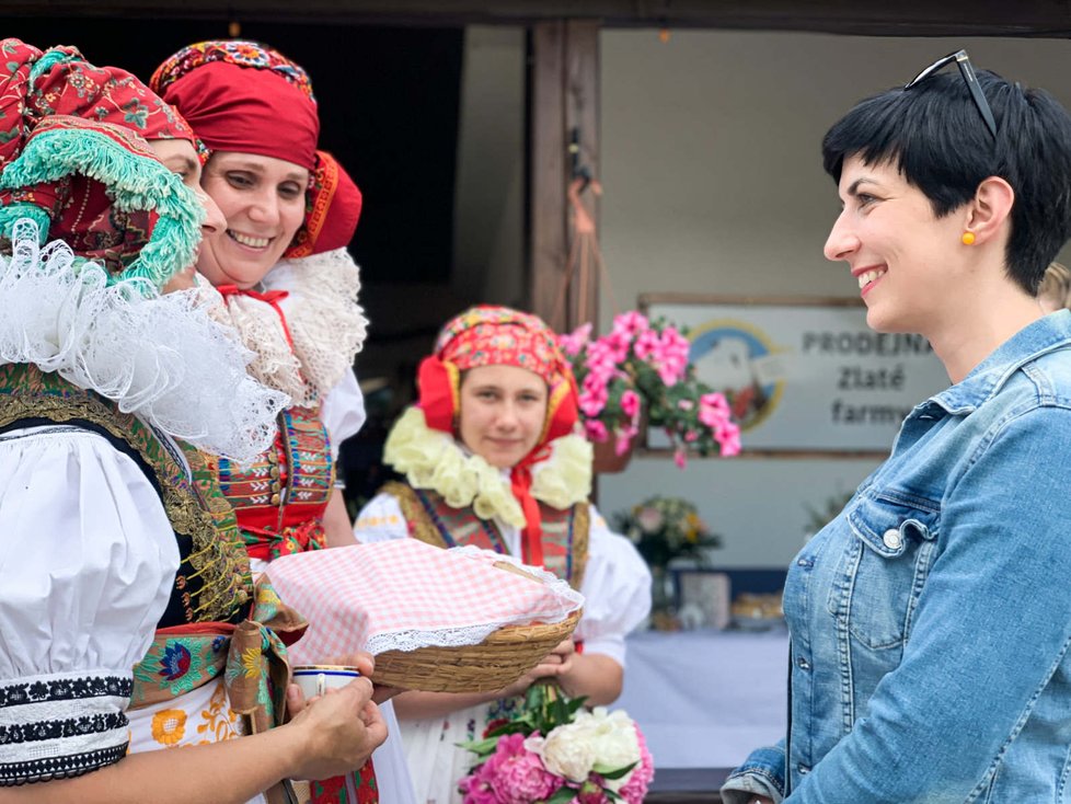 Zástupci koalice SPOLU objíždějí české regiony, navštěvují soukromé zemědělce, farmy i lidi na náměstích