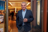 Nejen top politici, šéfům krajů a měst platy vzrostou ještě víc! »Nejvysmátější« bude Svoboda