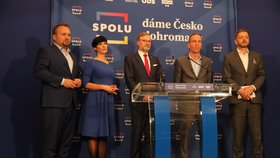 Volby do Sněmovny 2021: Jednání vítězné SPOLU a PirSTAN - předseda Lidovců Marian Jurečka, předsedkyně TOP09 Markéta Pekarová Adamová, předseda ODS Petr Fiala, předseda Pirátů Ivan Bartoš a předseda STAN Vít Rakušan (9.10.2021)