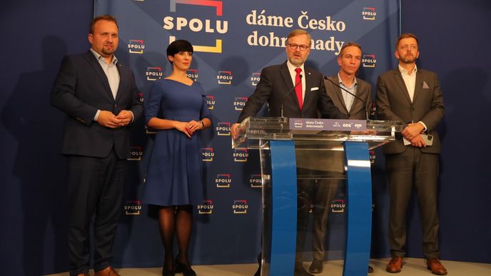 Volby do Sněmovny 2021: Jednání vítězných koalic Spolu a PirSTAN (zleva) - předseda Lidovců Marian Jurečka, předsedkyně TOP09 Markéta Pekarová Adamová, předseda ODS Petr Fiala, předseda Pirátů Ivan Bartoš a předseda STAN Vít Rakušan