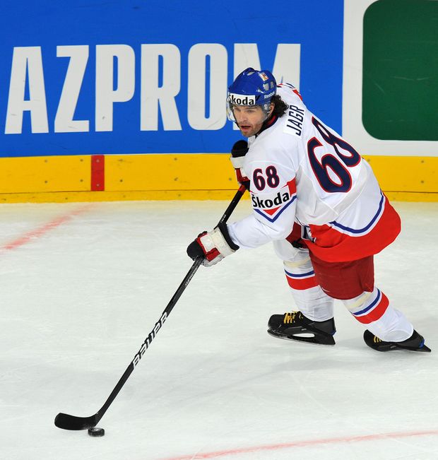 Jaromír Jágr v akci proti francouzskému soupeři Jaromír Jágr v akci proti francouzskému soupeři