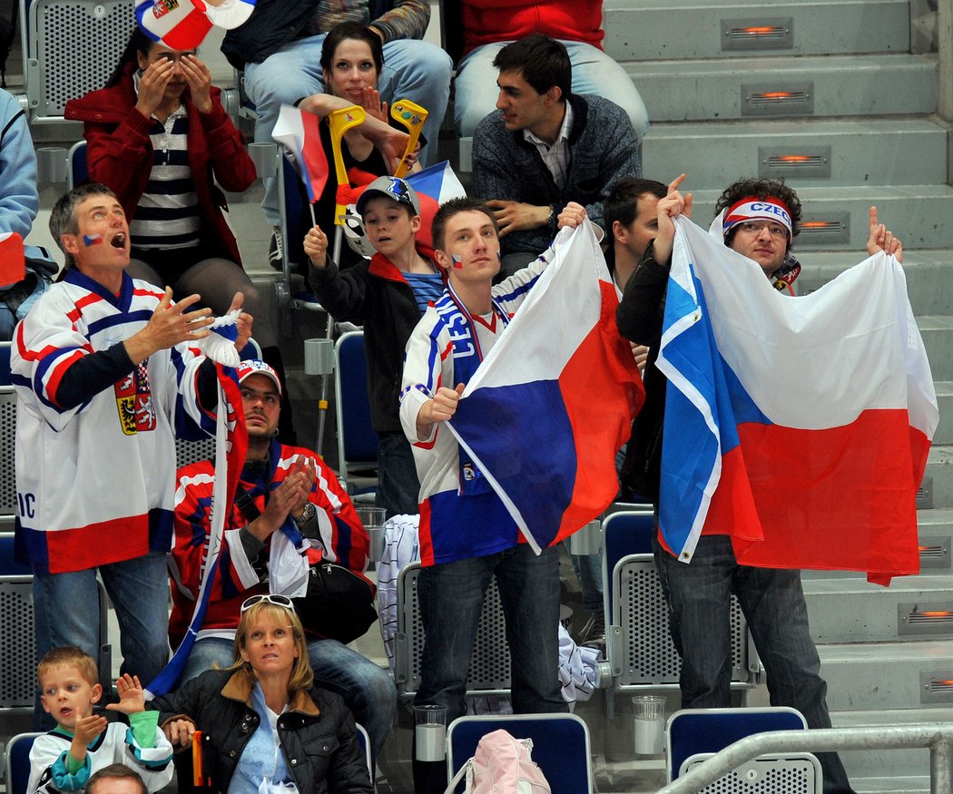 Češi, do toho! Reprezentaci proti Francii pomohli i čeští fanoušci
