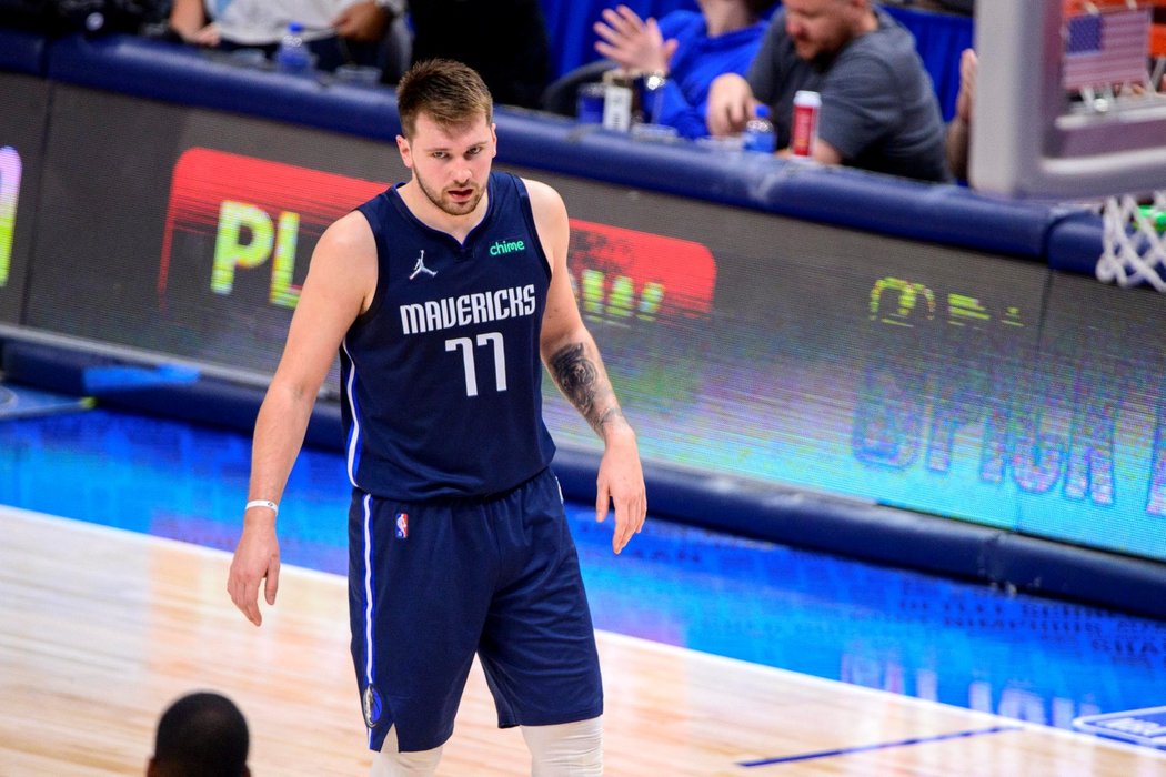 Dallas dotáhl k sedmému zápasu proti Phoenixu hvězdný Luka Dončič