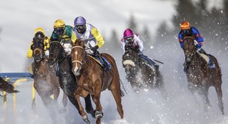 Chystají dostihy na zamrzlém jezeře. Tam, kde kdysi Váňa pil pivo brčkem