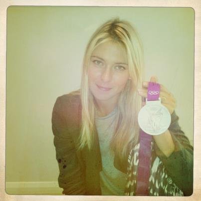 Maria Šarapovová se svou stříbrnou olympijskou medailí