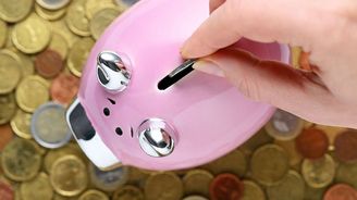 Češi jsou evropskými skrblíky. Více spoří jen jeden z našich sousedů Češi jsou evropskými skrblíky. Více spoří jen jeden z našich sousedů